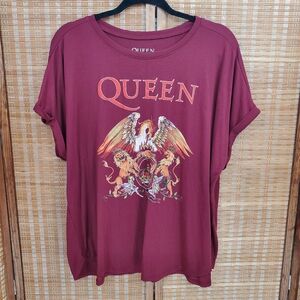 ◇ Queen Graphic Short Sleeve Crew Neck T-Shirt in Burgundy Size 1X